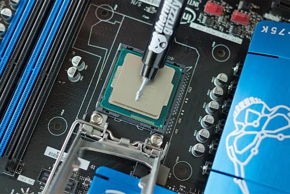 Applying Thermal Paste To Cpu